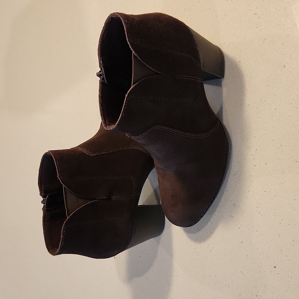 Clarks Enfield Senya Dark Brown Suede Chunky Heel Bootie 7.5 comfort cla…